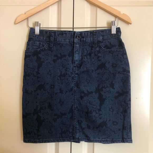 Tommy Hilfiger Dresses & Skirts - Tommy Hilfiger blue floral pattern Jean skirt 4